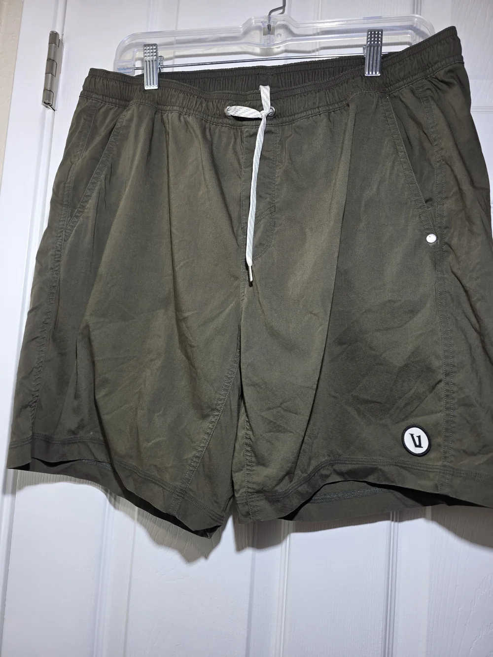 Vuori Men's Banks Hybrid Swim Shorts Olive Green Size L Lined Stretch Pocket